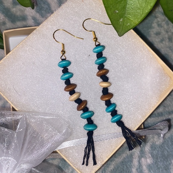 Southwestern Hand Crafted Macrame Tassel Fringe Earrings Wood Beaded Accents - Picture 4 of 8